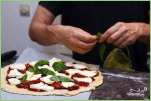 Пицца с моцареллой и базиликом - фото шаг 4