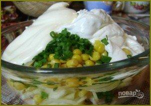 Салат из кальмаров с яйцом и кукурузой - фото шаг 6
