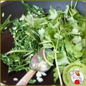 Салат из листьев одуванчика - фото шаг 3