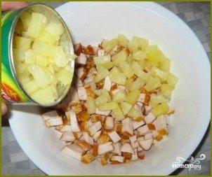 Салат с ананасом, курицей и сыром - фото шаг 2