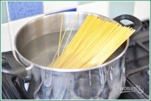Спагетти с беконом и сливками