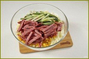 Салат с капустой, колбасой и кукурузой - фото шаг 5