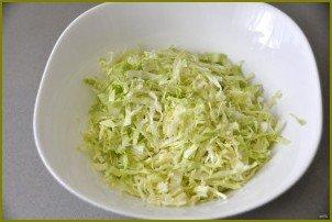 Салат из молодой зелёной капусты - фото шаг 2