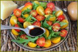 Салат из рукколы с помидорами черри и пармезаном - фото шаг 4
