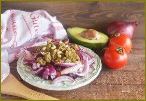 Салат из авокадо и красного лука - фото шаг 8