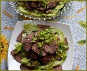 Салат из языка с овощами и острой заправкой - фото шаг 4