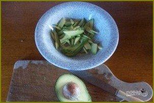 Салат из креветок с авокадо - фото шаг 2
