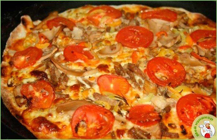 Пицца с шампиньонами, колбасой и сыром - фото шаг 1