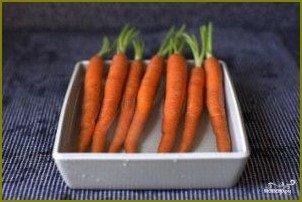 Салат из морковки с чесноком - фото шаг 1