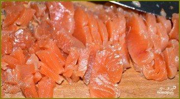 Салат с креветками и красной рыбой - фото шаг 3