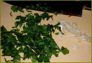 Салат с лисичками и зеленью - фото шаг 2
