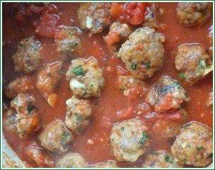 Мясные шарики с моцареллой в томатном соусе (фрикадельки)