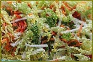 Салат из китайской капусты с морковью - фото шаг 2
