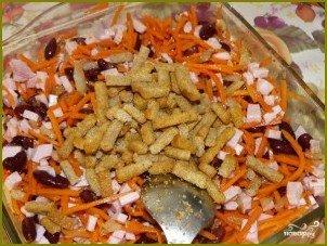 Салат из корейской моркови с сухариками - фото шаг 3
