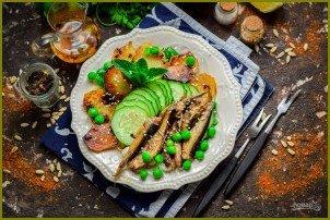 Салат из шпротов с зеленым горошком - фото шаг 8