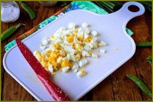 Салат с кукурузой, горошком и огурцом - фото шаг 3