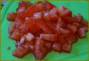 Салат с сухариками, курицей и помидорами - фото шаг 3