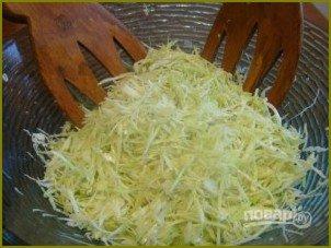 Салат из свежей капусты с чесноком - фото шаг 5