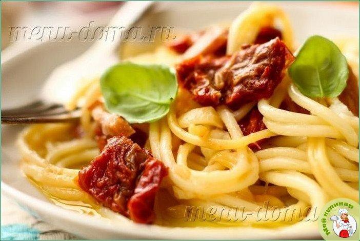 Спагетти с вялеными помидорами