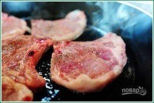 Жареные стейки свинины