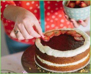 Бисквитный торт с фруктовой начинкой - фото шаг 6