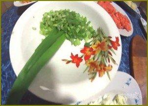Салат с форелью слабосоленой - фото шаг 2