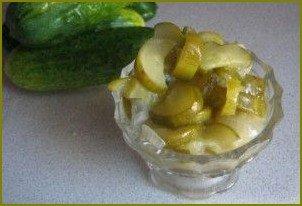 Салат из огурцов на зиму без закатки - фото шаг 6