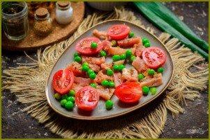 Салат с зеленым горошком и сухариками - фото шаг 5