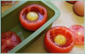 Яичница в помидорах в духовке