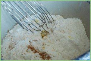 Песочное печенье с ежевикой и взбитыми сливками - фото шаг 1