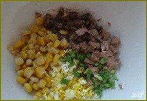 Салат из печени трески с кукурузой - фото шаг 3