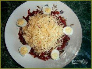 Салат из свеклы с сыром и яйцом - фото шаг 3