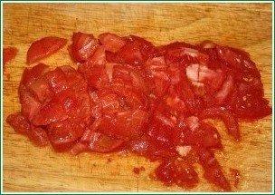 Омлет с колбасой и помидорами