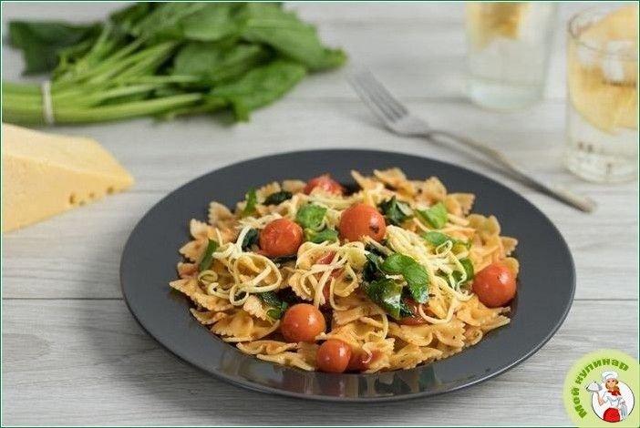 Спагетти со шпинатом и помидорами