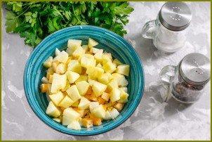 Салат с яблоками, сыром и яйцами - фото шаг 4