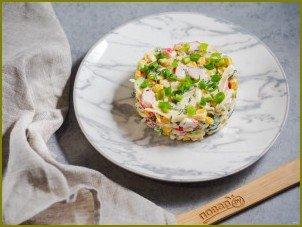 Салат с крабовыми палочками, кукурузой и сыром - фото шаг 6