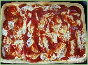 Пицца с моцареллой и томатным соусом - фото шаг 6