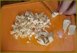 Салат из консервированных кальмаров и шампиньонов - фото шаг 2