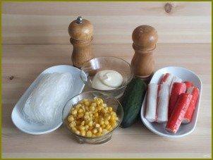 Салат с фунчозой и крабовыми палочками - фото шаг 1