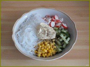 Салат с фунчозой и крабовыми палочками - фото шаг 5