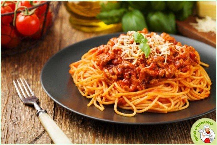 Спагетти с соусом 