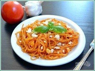 Спагетти с томатной пастой