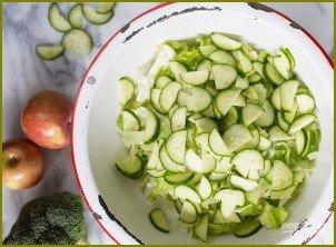 Салат из свежей капусты с яблоком - фото шаг 1