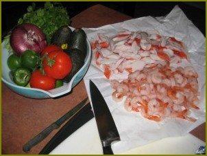 Салат с креветками и крабовым мясом - фото шаг 1