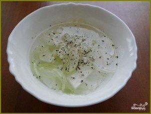Салат с маринованным луком - фото шаг 1