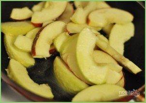 Шарлотка из яблок в духовке - фото шаг 2