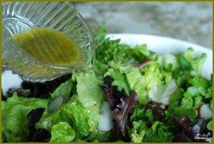 Весенний салат с французской заправкой - фото шаг 10