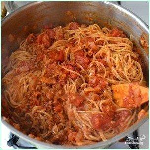 Запеченные спагетти с сосисками