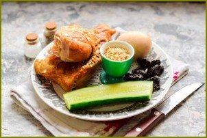 Салат с копченой курицей и грецкими орехами - фото шаг 1