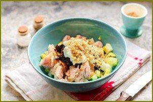 Салат с копченой курицей и грецкими орехами - фото шаг 6